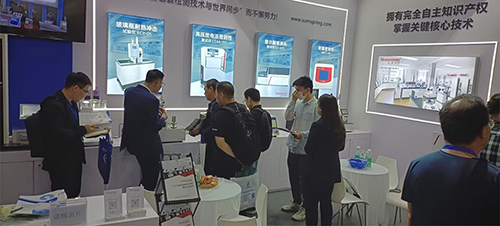 客戶(hù)駐足觀看、咨詢(xún) 客戶(hù)駐足觀看、咨詢(xún)